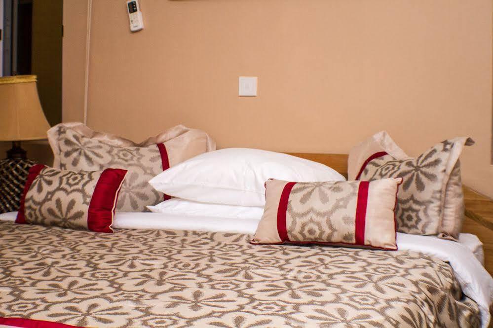 Alma House Hotel Accra Eksteriør billede