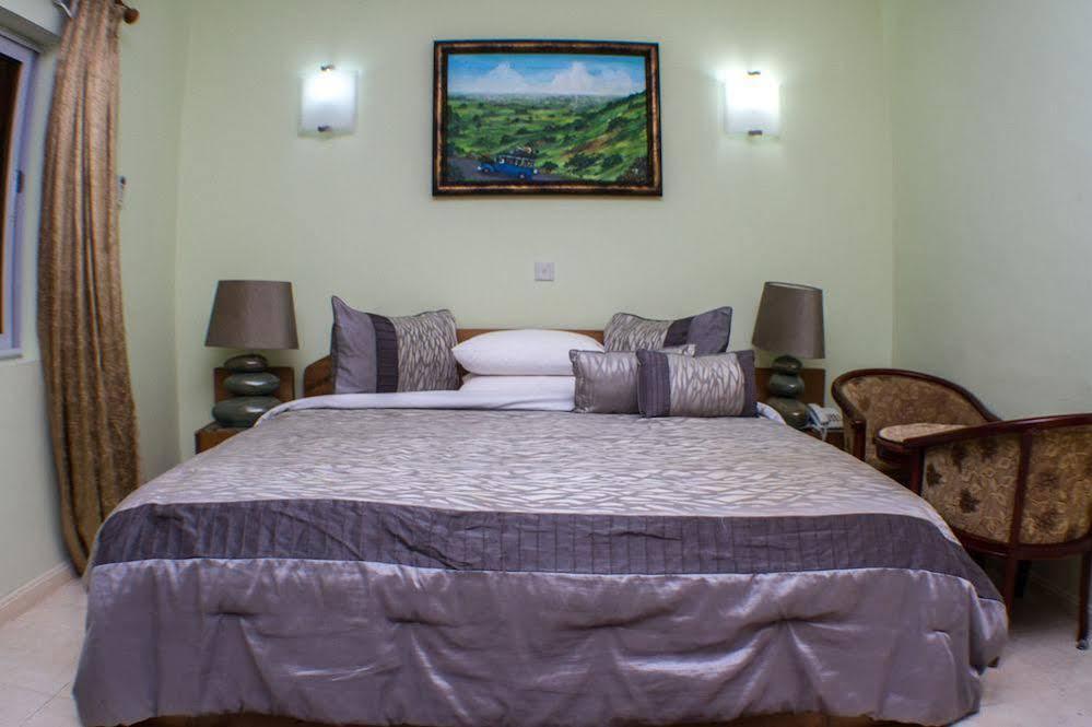 Alma House Hotel Accra Eksteriør billede