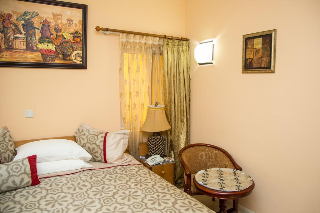 Alma House Hotel Accra Eksteriør billede