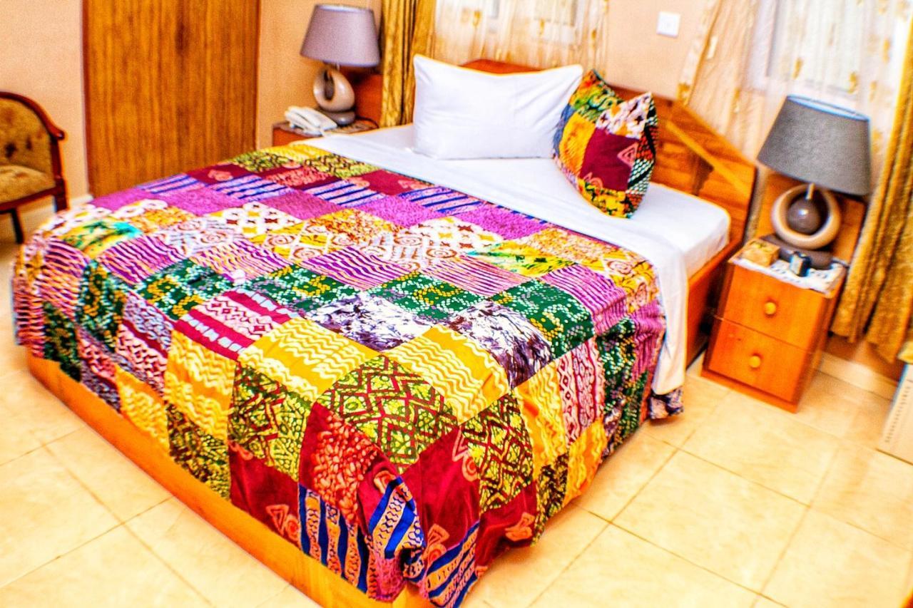 Alma House Hotel Accra Eksteriør billede