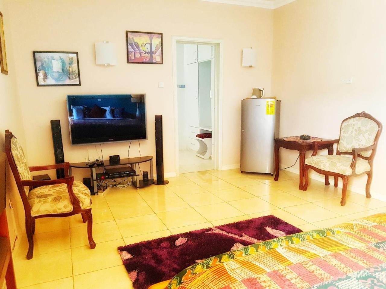 Alma House Hotel Accra Eksteriør billede
