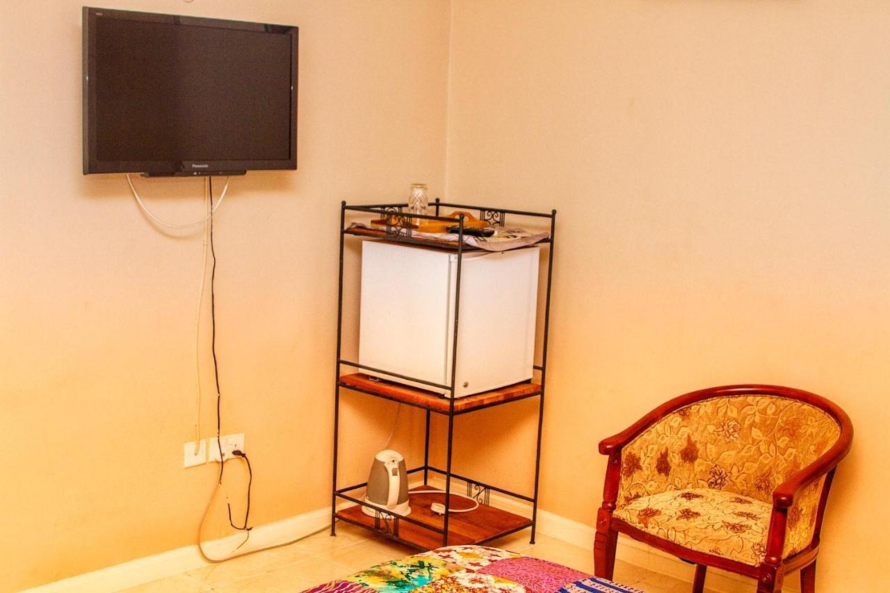 Alma House Hotel Accra Eksteriør billede